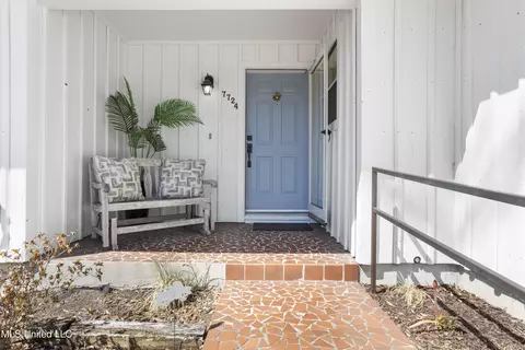 Exterior - 7724 Manini Way, Diamondhead, MS 39525 photo 3 of 11