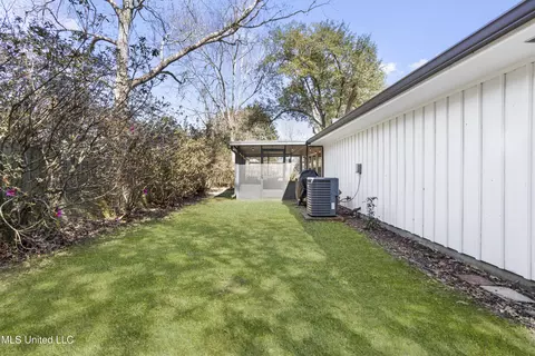 Exterior - 7724 Manini Way, Diamondhead, MS 39525 photo 7 of 11