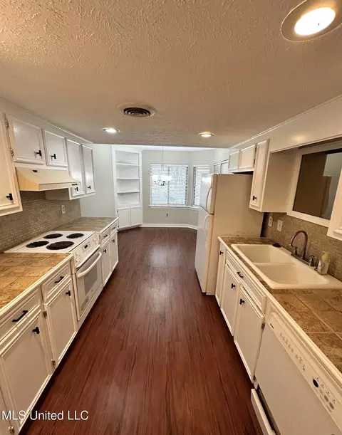 69 Shore Dr, Clinton, MS 39056 photo 3