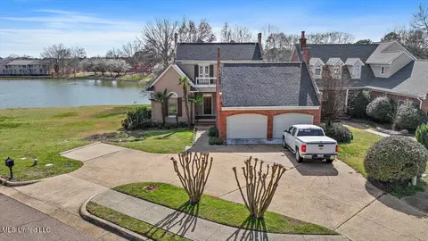 53 Autumn Hill Dr, Jackson, MS 39211