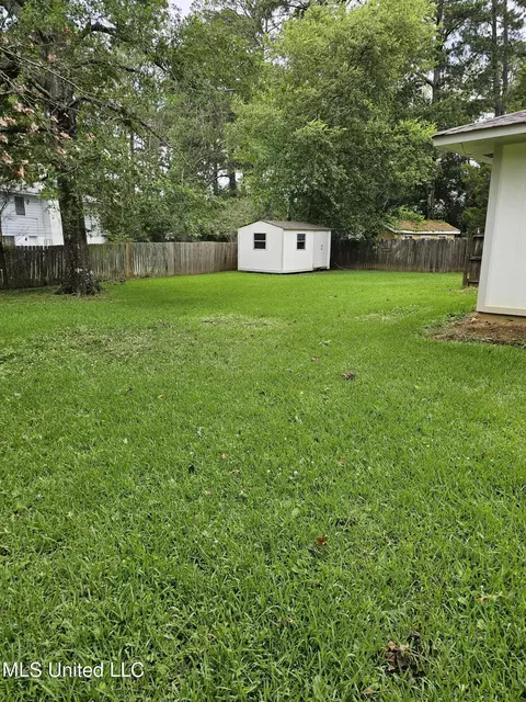 Exterior - 5225 Brookview Dr, Byram, MS 39272 photo 4 of 4