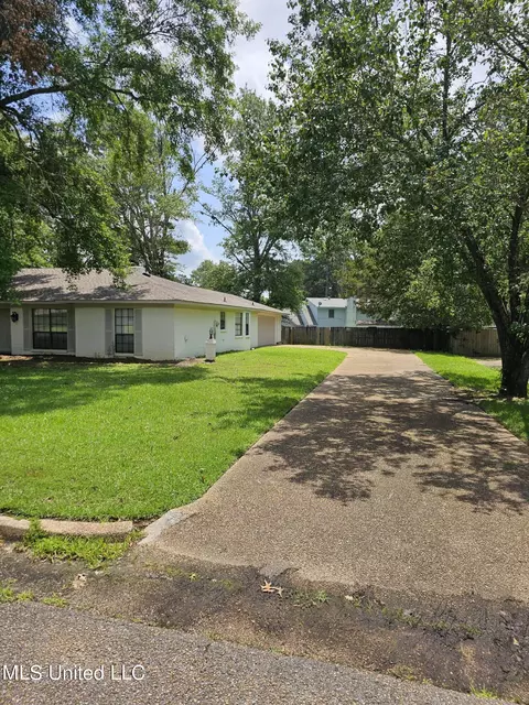 Exterior - 5225 Brookview Dr, Byram, MS 39272 photo 2 of 4