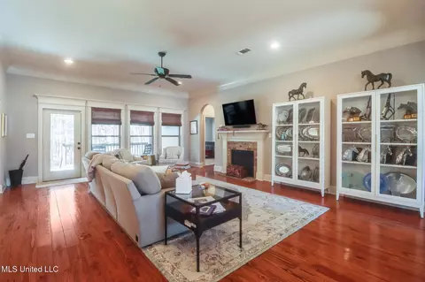 1882 Paul David Dr, Biloxi, MS 39532 photo 5