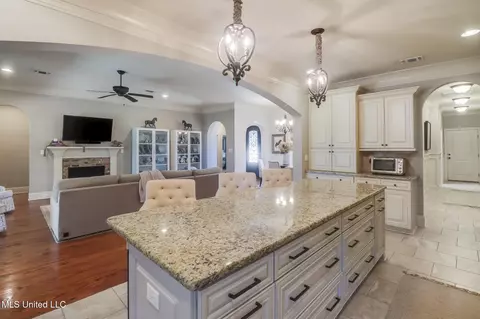 1882 Paul David Dr, Biloxi, MS 39532 photo 9