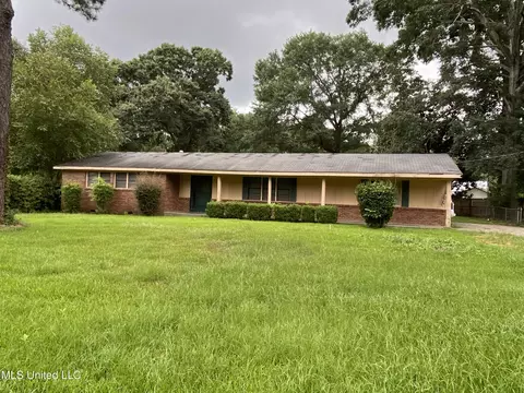 129 Catalpa Dr, Natchez, MS 39120
