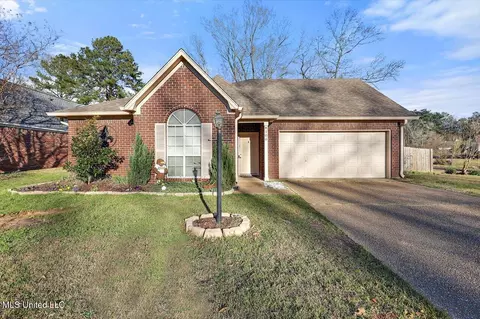100 Huntington Hill Dr, Clinton, MS 39056