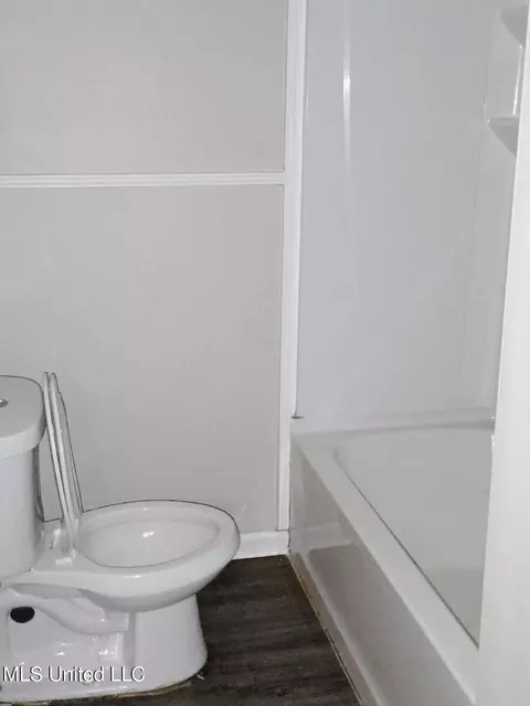 Bath - 4149 Cedar St, Jackson, MS 39206 photo 3 of 3