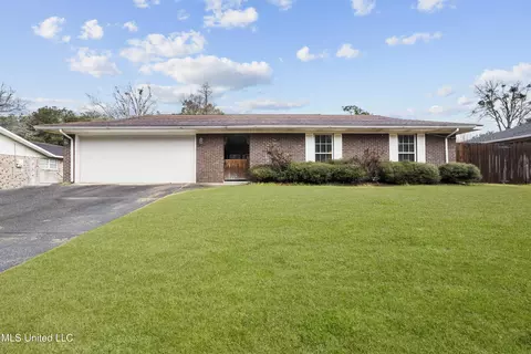 12408 Moreton Pl, Ocean Springs, MS 39564
