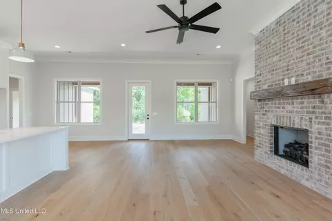 Living - 110 Trace Pointe Pl, Clinton, MS 39056 photo 2 of 5
