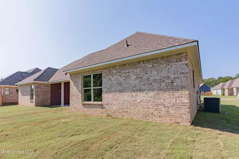 Exterior - 110 Trace Pointe Pl, Clinton, MS 39056 photo 7 of 11