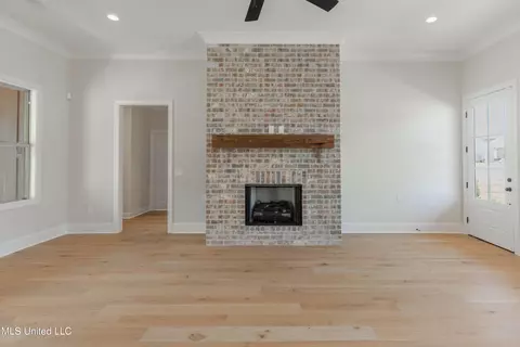 Living - 110 Trace Pointe Pl, Clinton, MS 39056 photo 3 of 5