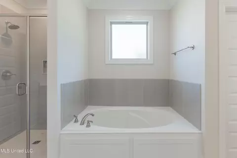 Bath - 110 Trace Pointe Pl, Clinton, MS 39056 photo 1 of 7