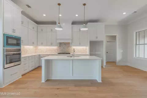 Kitchen - 110 Trace Pointe Pl, Clinton, MS 39056 photo 3 of 4