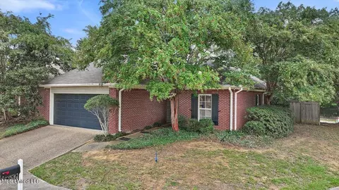 639 Camdenpark Dr, Ridgeland, MS 39157
