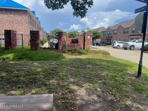 210 Armand Oaks, Ocean Springs, MS 39564
