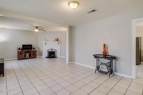 Living - 1113 Iris St, Long Beach, MS 39560 photo 1 of 3
