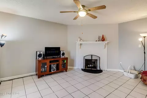 Living - 1113 Iris St, Long Beach, MS 39560 photo 2 of 3