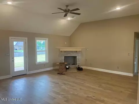 Living - 4426 Brooke Dr, Nesbit, MS 38651 photo 1 of 1