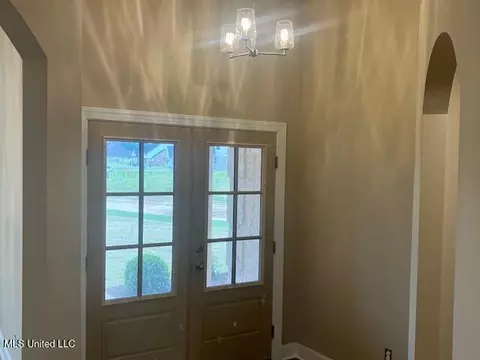 Entry Way - 4426 Brooke Dr, Nesbit, MS 38651 photo 2 of 2