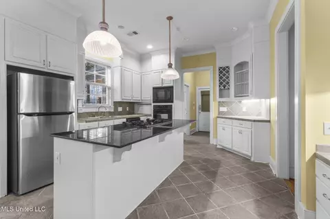 Kitchen - 601 Little Pine Cv, Flowood, MS 39232 photo 2 of 4
