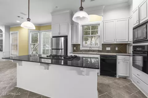 Kitchen - 601 Little Pine Cv, Flowood, MS 39232 photo 3 of 4