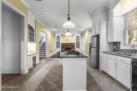 Kitchen - 601 Little Pine Cv, Flowood, MS 39232 photo 4 of 4