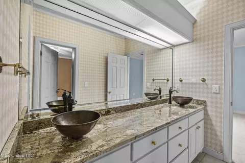 Bath - 601 Little Pine Cv, Flowood, MS 39232 photo 4 of 8