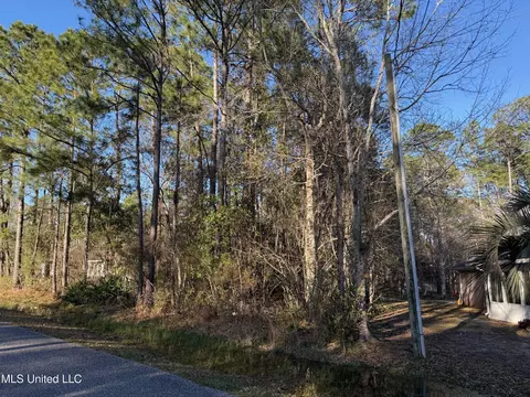 72678 N Diamondhead Dr, Diamondhead, MS 39525