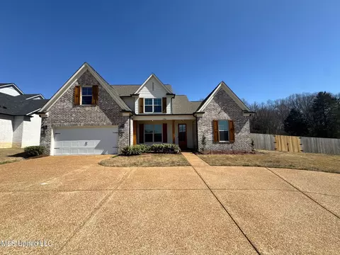 1706 Bristol Dr, Nesbit, MS 38651 photo 1