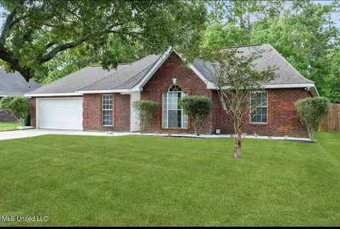 14246 Oak View Cir, Vancleave, MS 39565