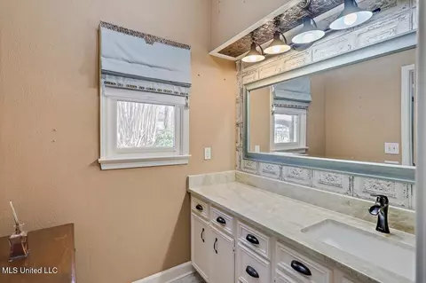 Bath - 112 Trace Cove Dr, Madison, MS 39110 photo 2 of 4