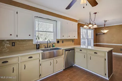 Kitchen - 112 Trace Cove Dr, Madison, MS 39110 photo 3 of 4