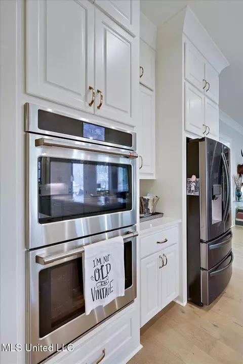 Kitchen - 705 S Chickasaw Dr, Flowood, MS 39232 photo 5 of 6