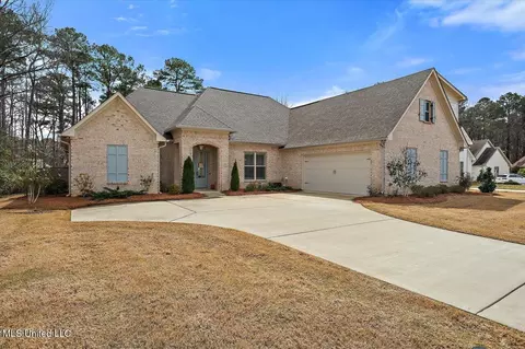 705 S Chickasaw Dr, Flowood, MS 39232