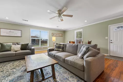 Living - 151 Summer St, Lucedale, MS 39452 photo 2 of 3