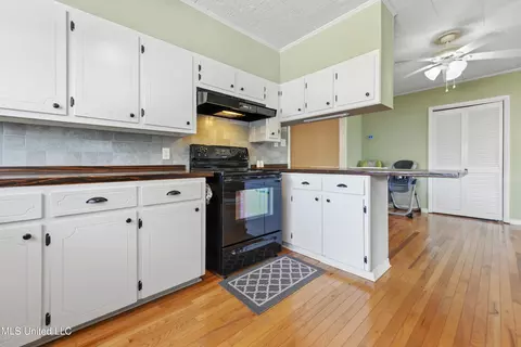 Kitchen - 151 Summer St, Lucedale, MS 39452 photo 2 of 3