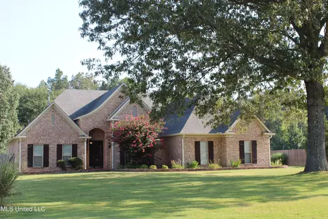 13804 Whispering Pines Dr, Olive Branch, MS 38654