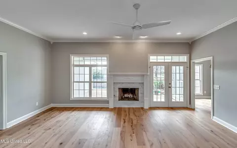 Living - 114 Fairfax Ct, Madison, MS 39110 photo 1 of 2