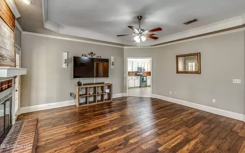 Living - 4009 Bay Bridge Dr, Flowood, MS 39232 photo 4 of 5