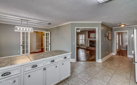 Kitchen - 4009 Bay Bridge Dr, Flowood, MS 39232 photo 7 of 8