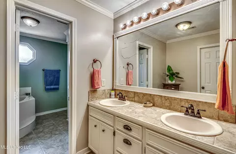 Bath - 4009 Bay Bridge Dr, Flowood, MS 39232 photo 3 of 6