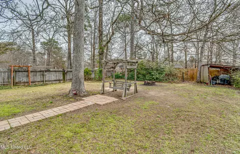 Exterior - 4009 Bay Bridge Dr, Flowood, MS 39232 photo 9 of 11