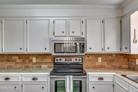 Kitchen - 4009 Bay Bridge Dr, Flowood, MS 39232 photo 5 of 8