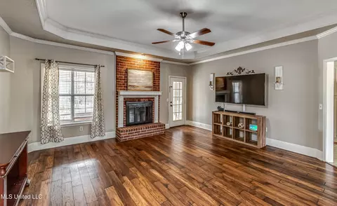 Living - 4009 Bay Bridge Dr, Flowood, MS 39232 photo 3 of 5