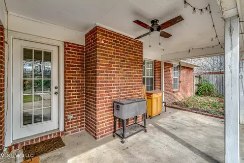 Exterior - 4009 Bay Bridge Dr, Flowood, MS 39232 photo 5 of 11