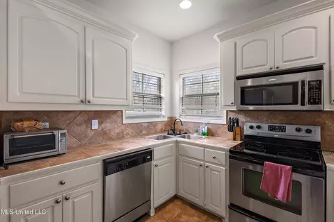 Kitchen - 503 Moss Ct, Pearl, MS 39208 photo 2 of 2