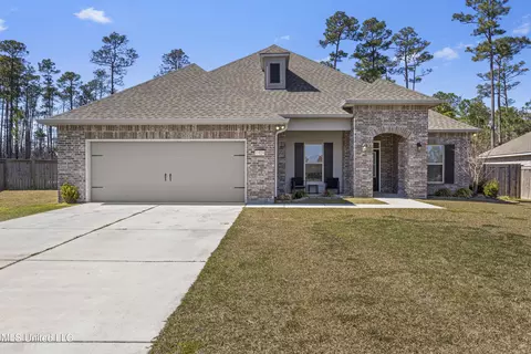 11829 Smokey Ct, Ocean Springs, MS 39564