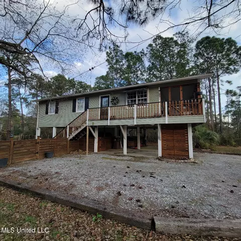 108 Country Club Dr, Pass Christian, MS 39571