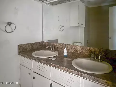 Bath - 111 Friars Cv, Jackson, MS 39212 photo 1 of 1