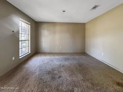 Living - 111 Friars Cv, Jackson, MS 39212 photo 6 of 6